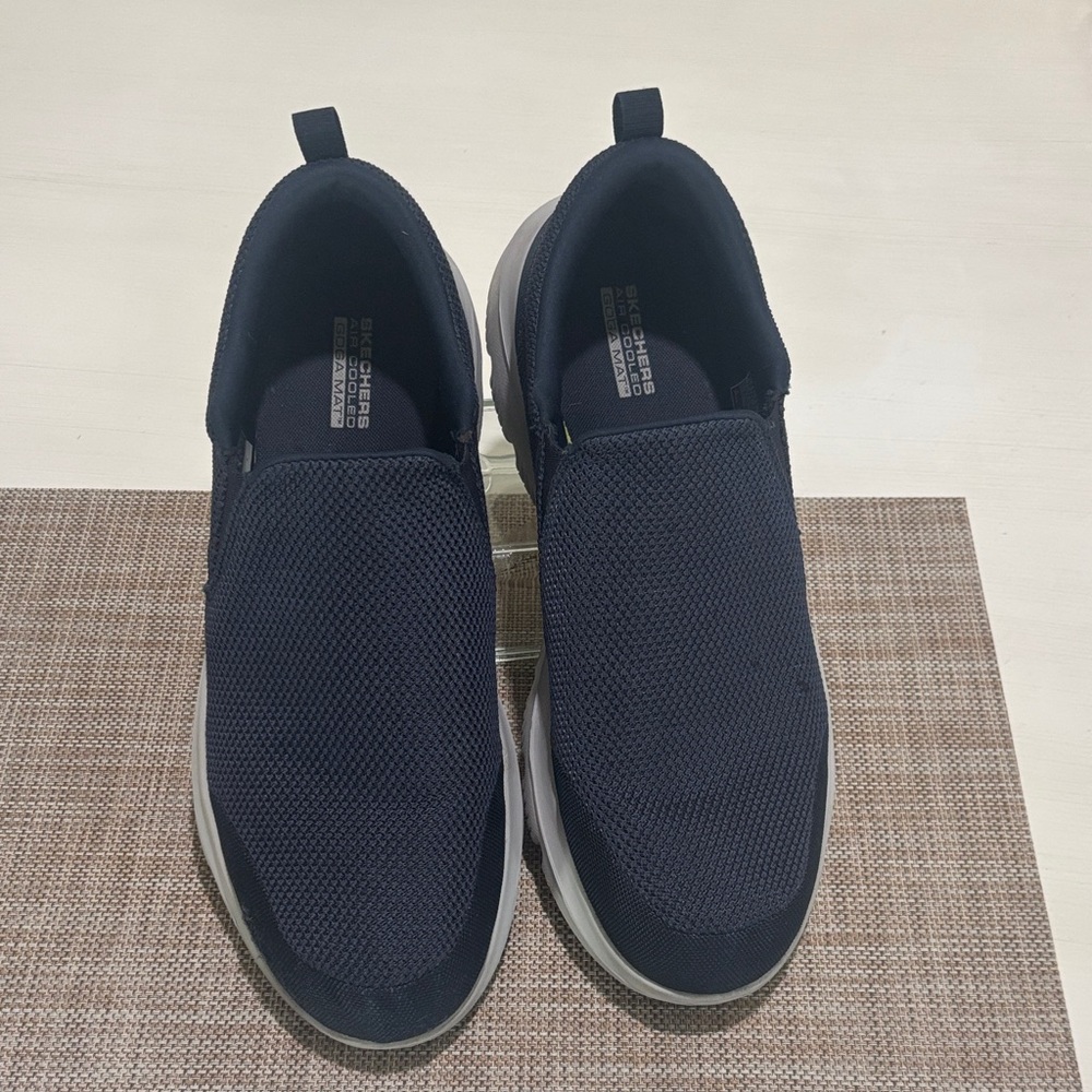 Skechers Ultra Go Walk Sneakers in navy. Men 15. Excellent condition. Very nice! - Picture 3 of 8